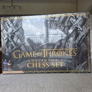 Collector's Chess Set - Black and Gold Game Of Thrones GOT